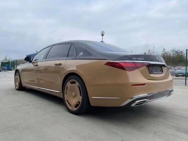 开云体育 开云平台高定版迈巴赫S680双色现车 港口特价